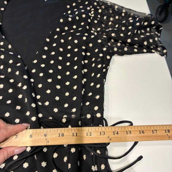 Alice + Olivia Black and White Floral Embroidered Sandra Wrap Dress Sz 6 - Picture 10 of 12